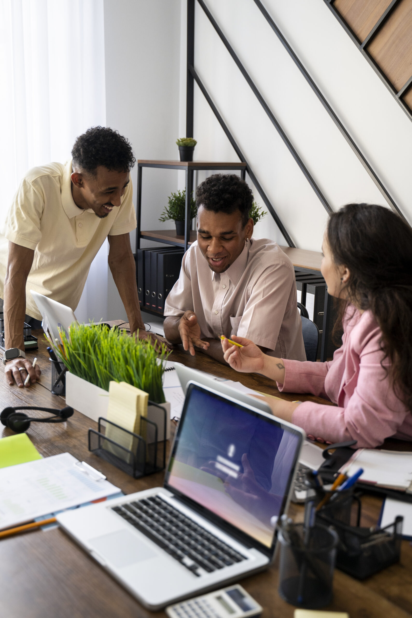 side-view-people-working-together
